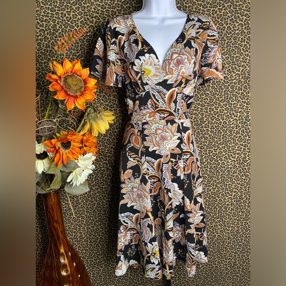 🦋B2G1🦋UNIQUE VINTAGE Black & Floral Flutter Sleeve Pin-Up Midi Dress NWOT - Picture 3 of 12